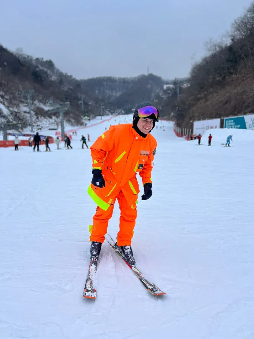 Viajante na Coreia do Sul, foto de capa da pagina bio da Sonni Viaja.